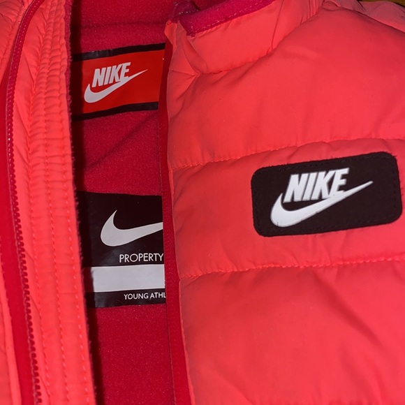 Very good condition gently used Nike snowsuit - Picture 2 of 2
